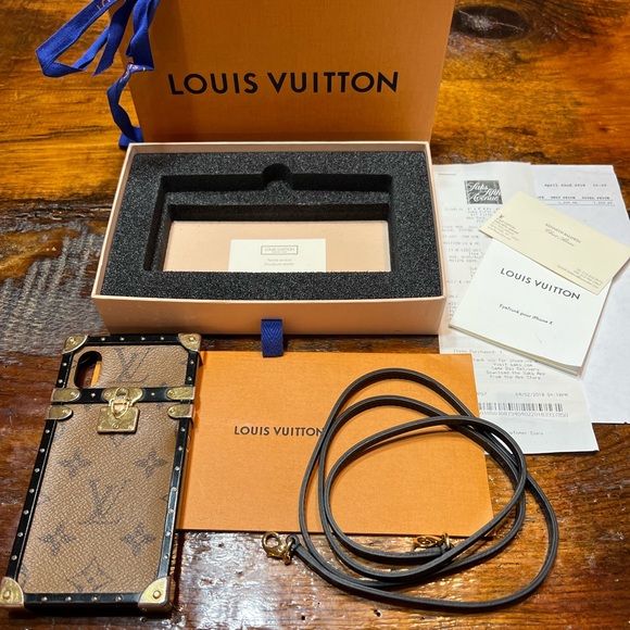 LOUIS VUITTON EYE TRUNK MONOGRAM REVERSE W/ STRAP IPHONE X/XS. - Picture 2 of 16